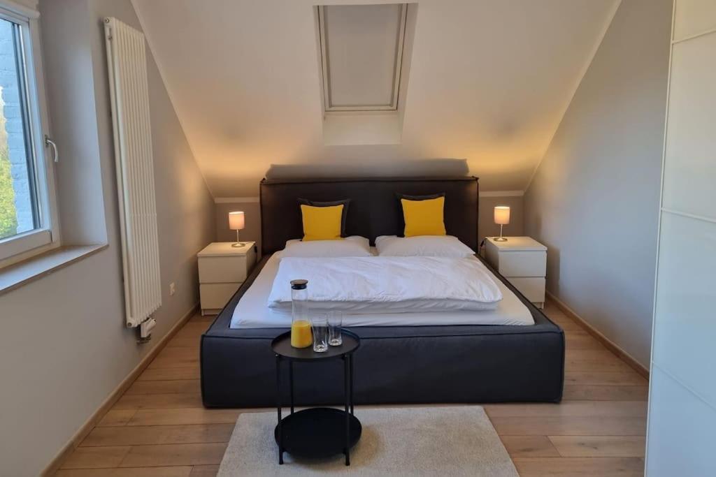 Apartment Historische Mit Garten, Luxus Meerbusch